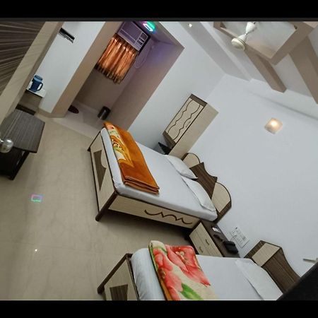 Hotel Broadway Colaba Мумбай Екстериор снимка
