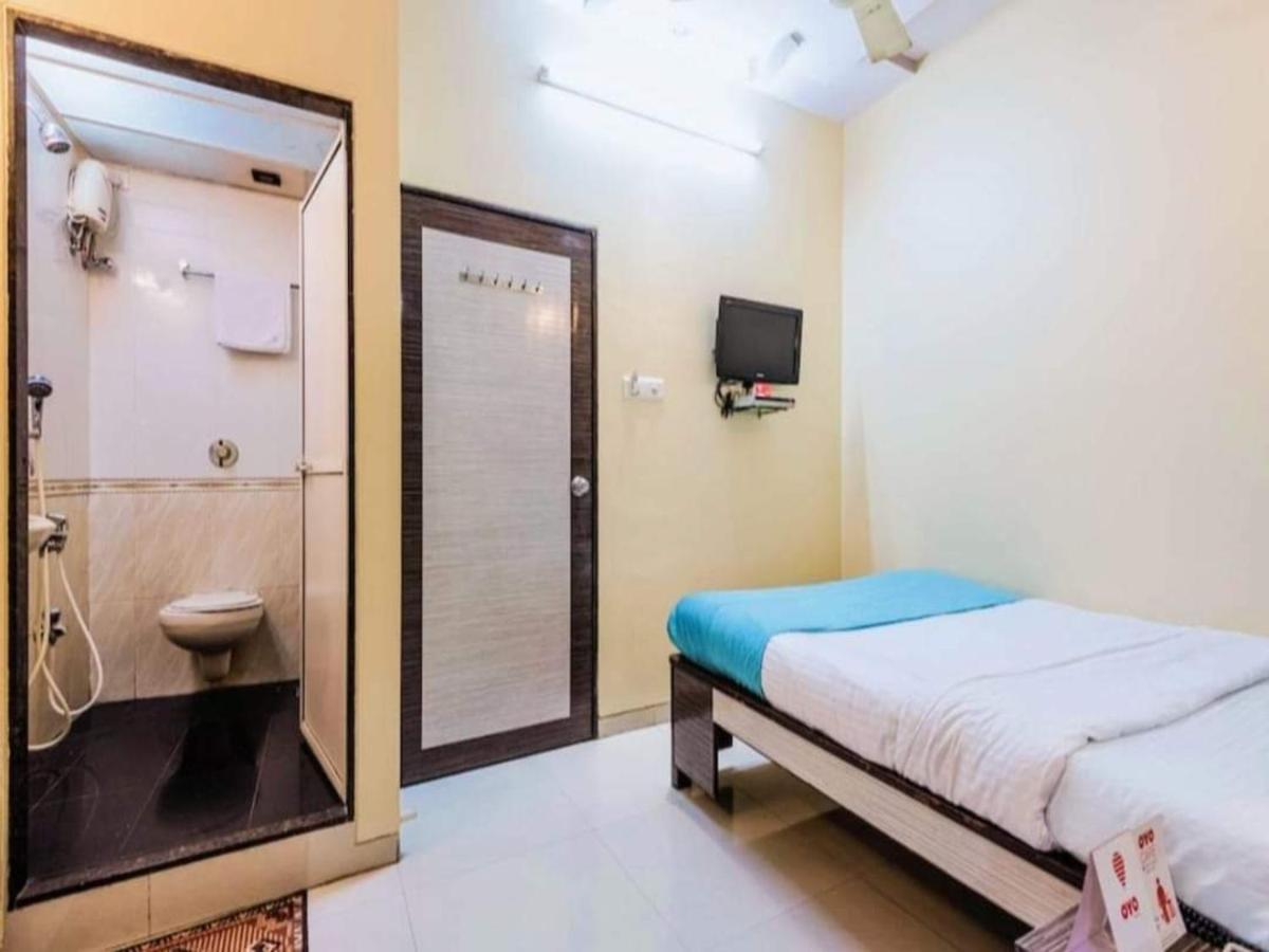 Hotel Broadway Colaba Мумбай Екстериор снимка