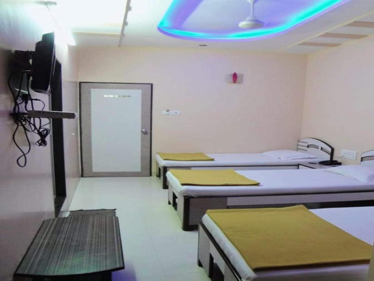 Hotel Broadway Colaba Мумбай Екстериор снимка
