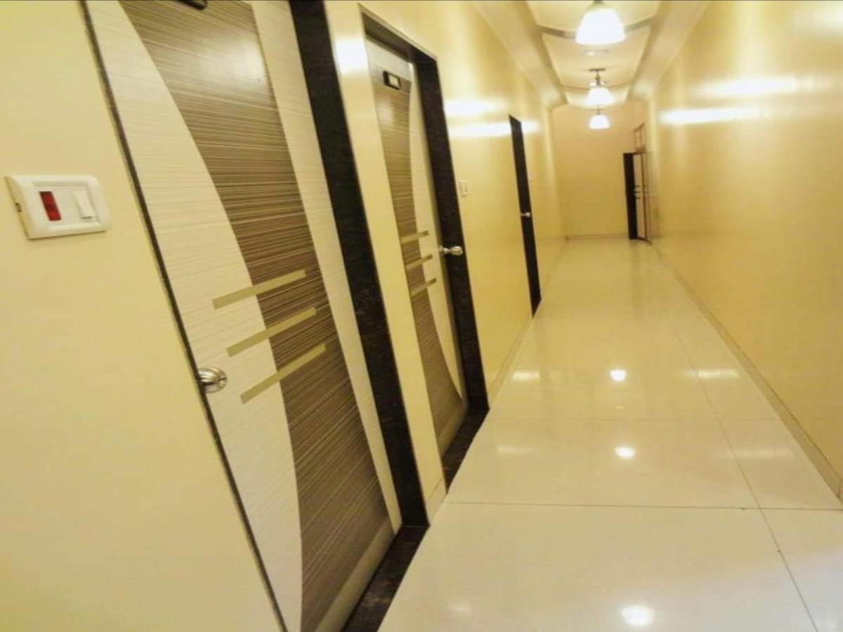 Hotel Broadway Colaba Мумбай Екстериор снимка