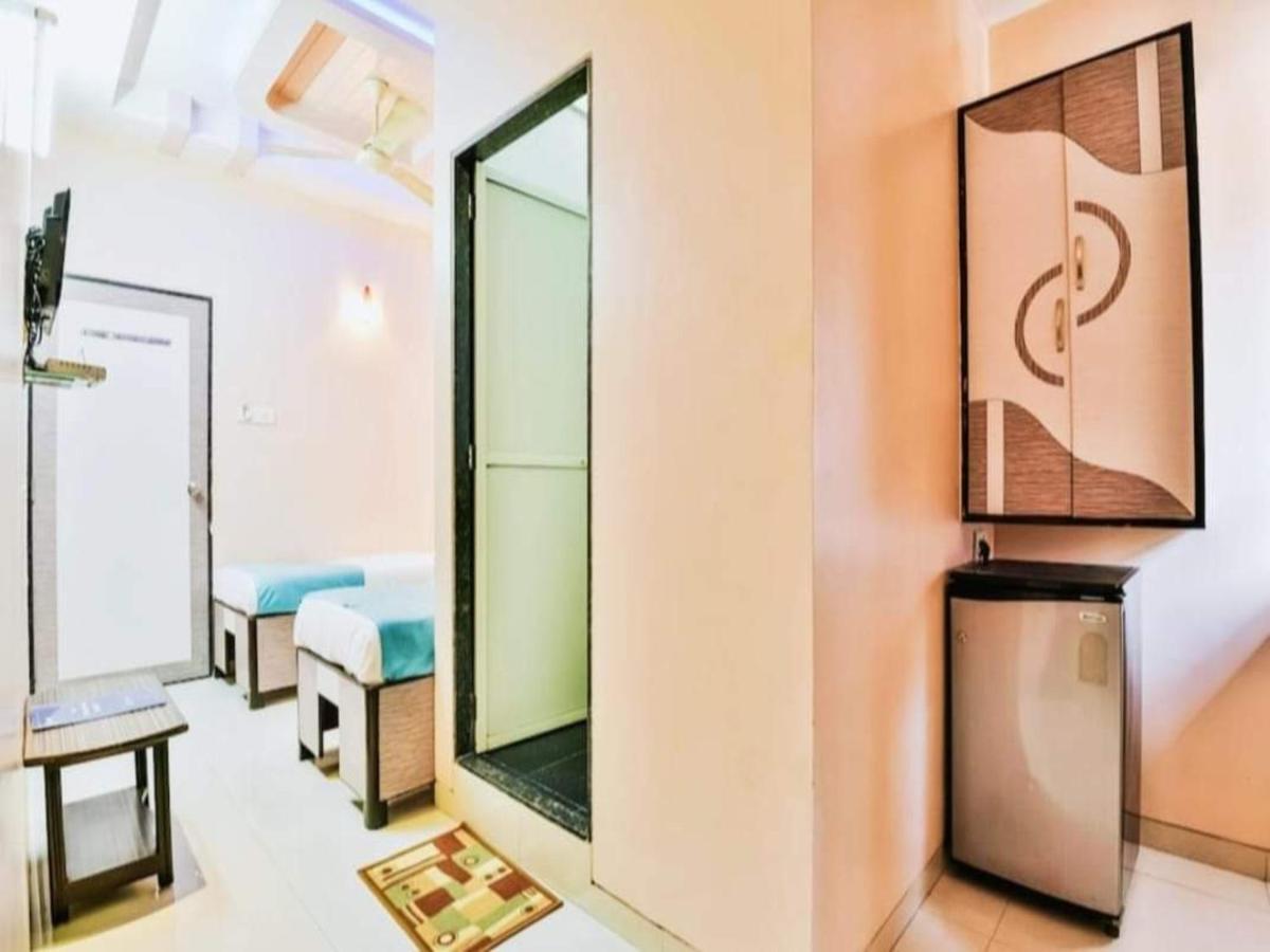 Hotel Broadway Colaba Мумбай Екстериор снимка
