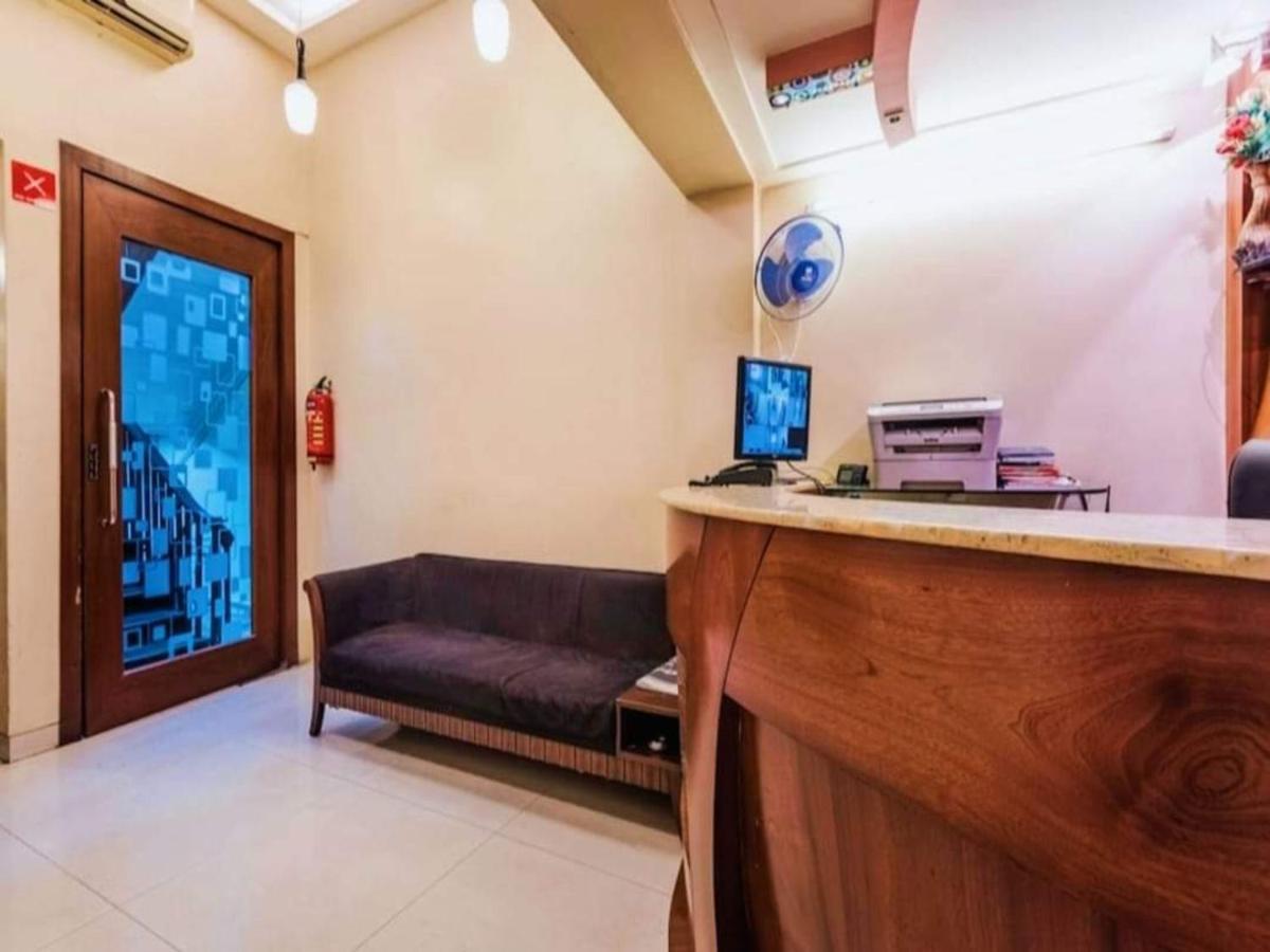 Hotel Broadway Colaba Мумбай Екстериор снимка