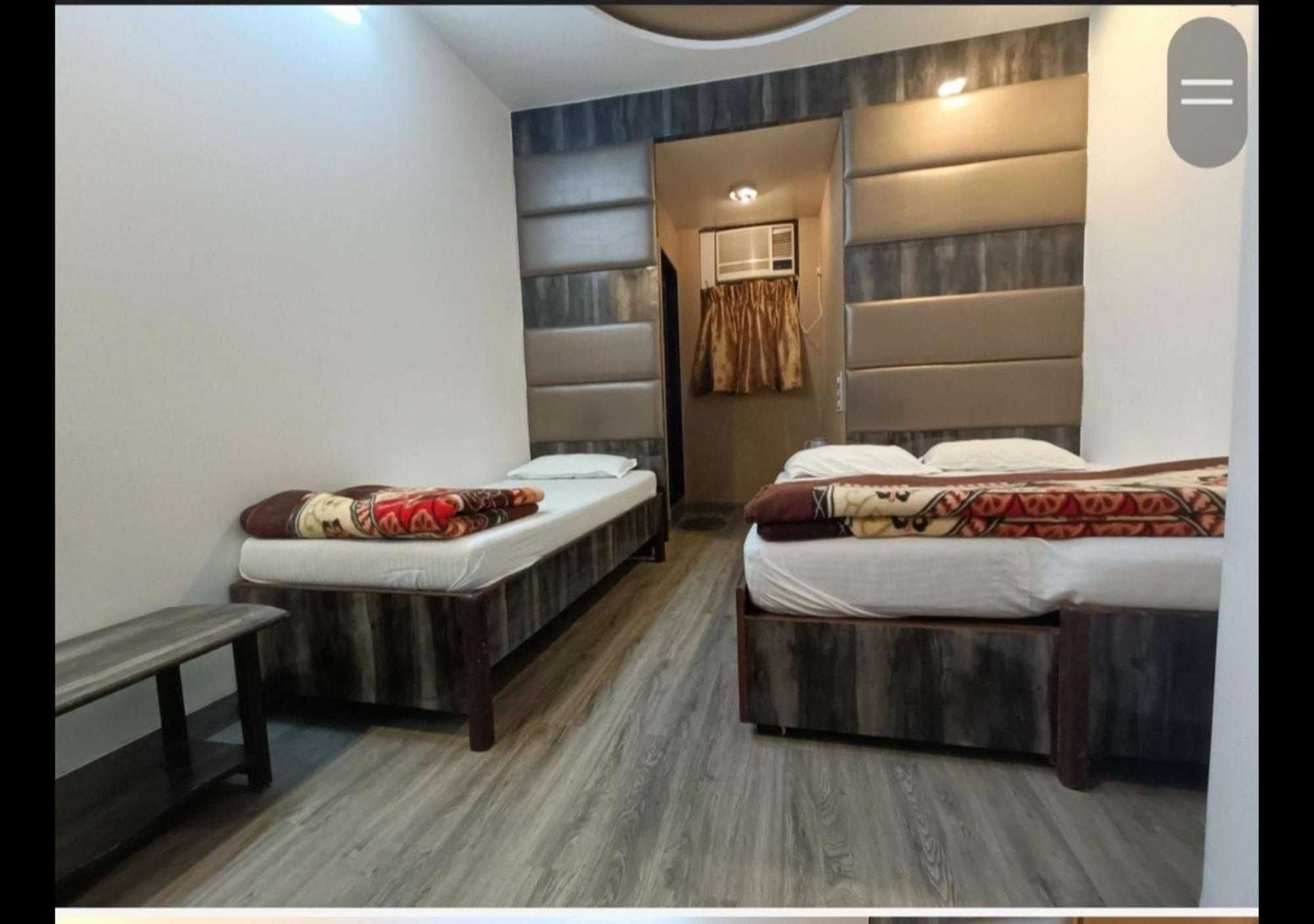 Hotel Broadway Colaba Мумбай Екстериор снимка