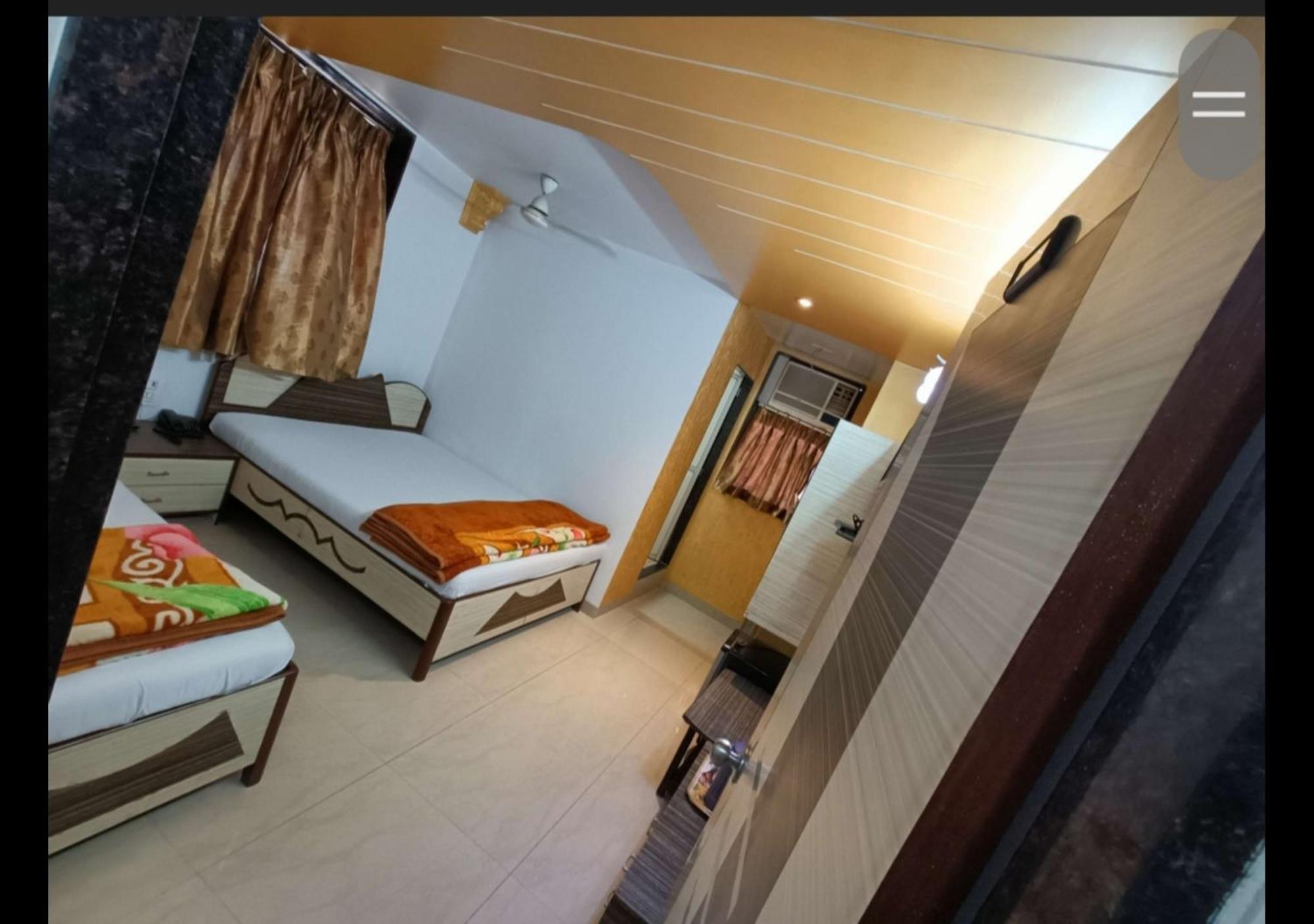 Hotel Broadway Colaba Мумбай Екстериор снимка