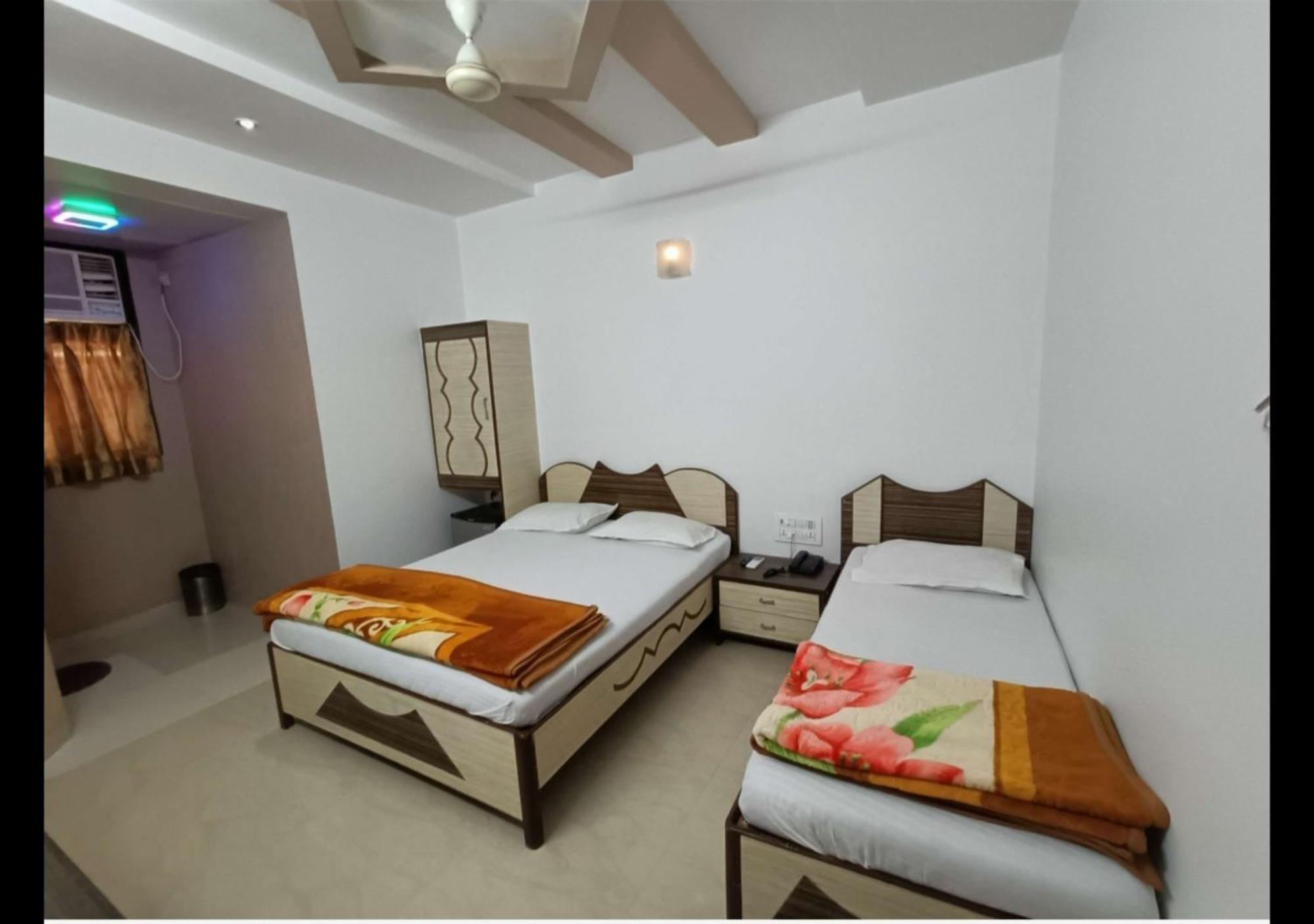 Hotel Broadway Colaba Мумбай Екстериор снимка