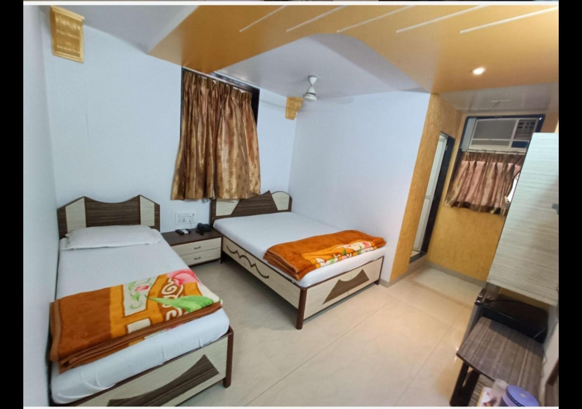 Hotel Broadway Colaba Мумбай Екстериор снимка