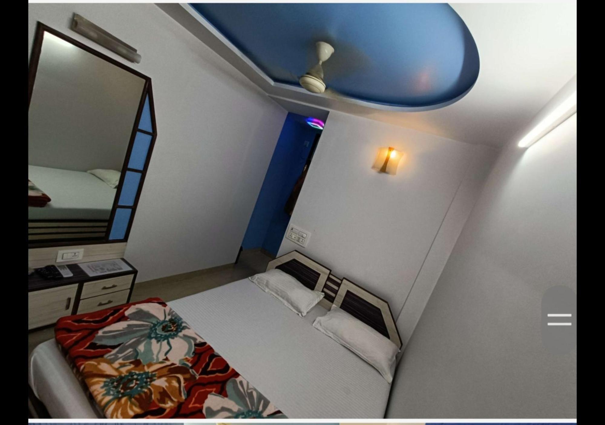 Hotel Broadway Colaba Мумбай Екстериор снимка