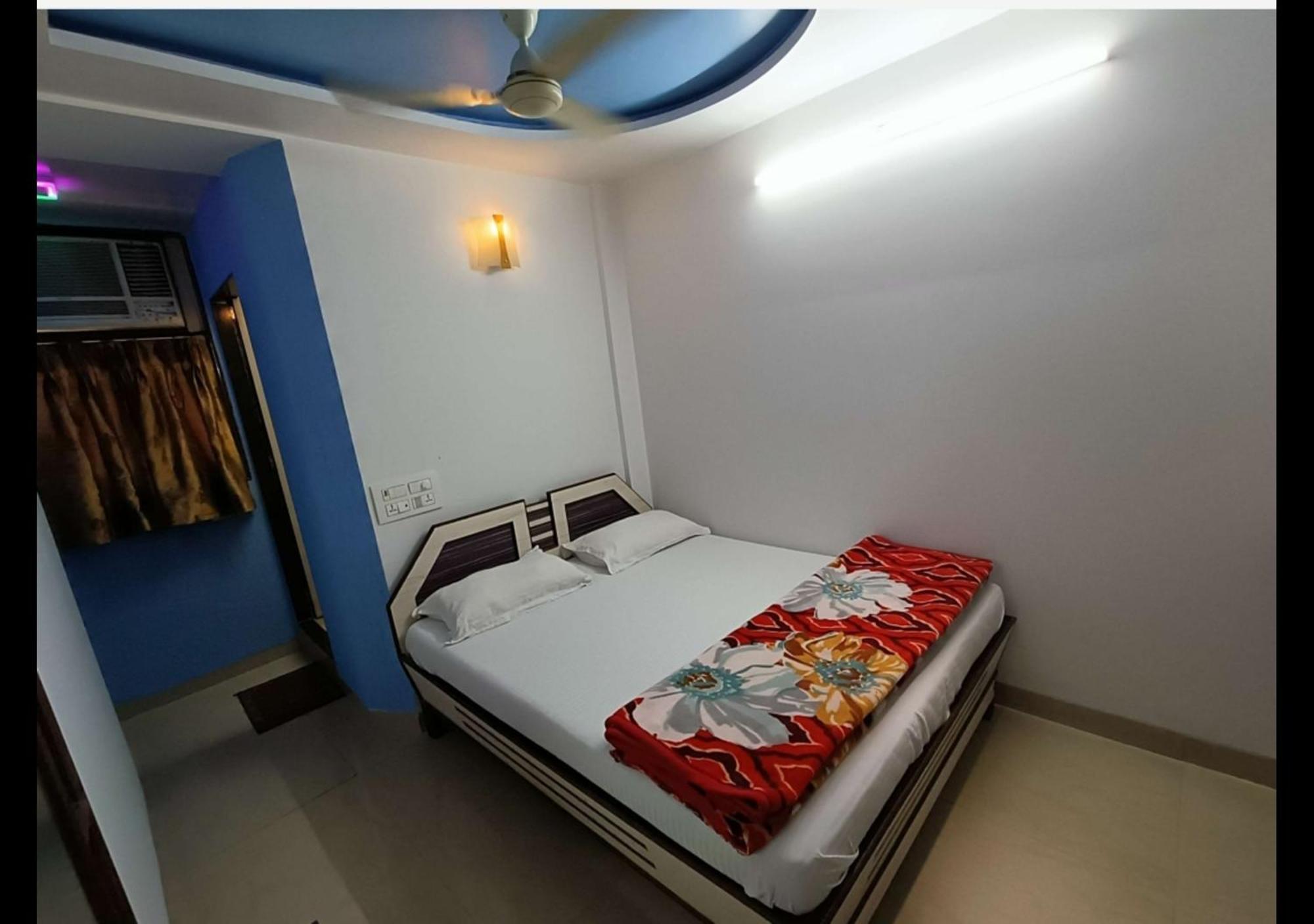 Hotel Broadway Colaba Мумбай Екстериор снимка