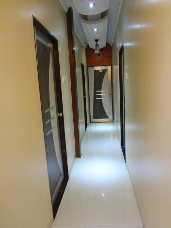 Hotel Broadway Colaba Мумбай Екстериор снимка